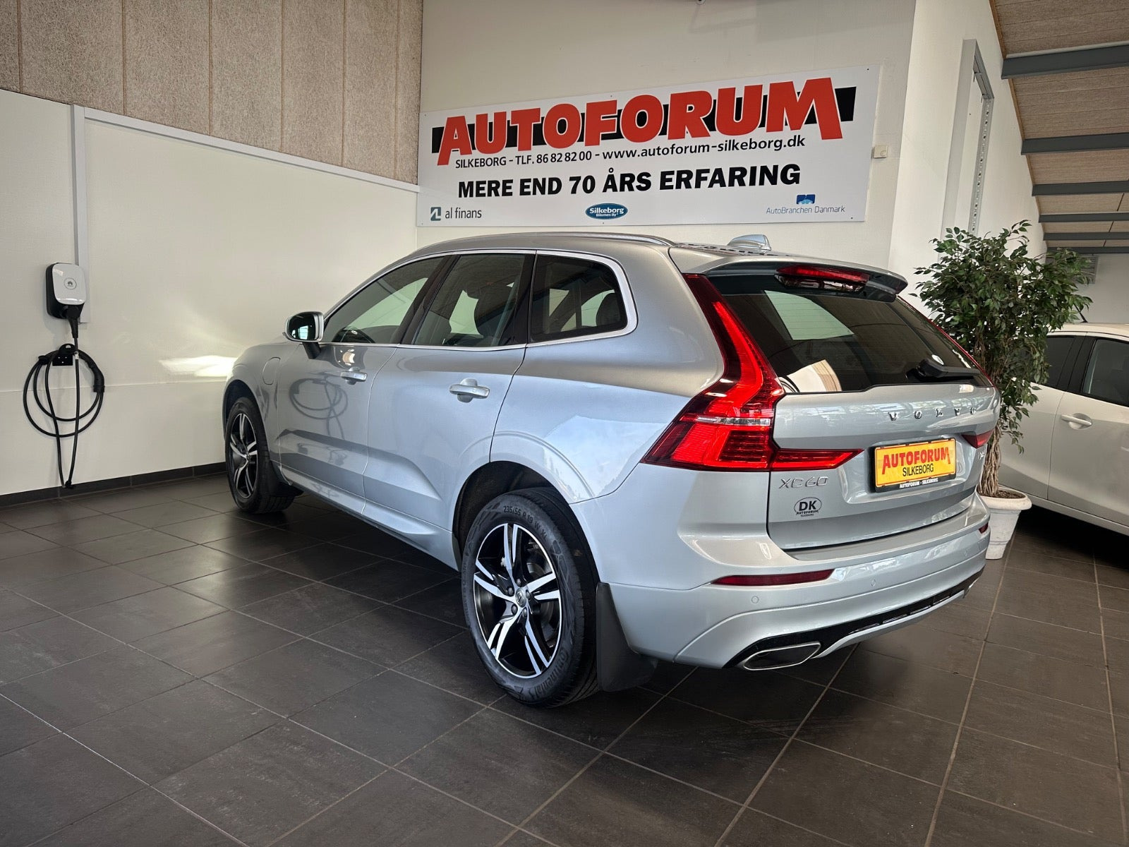 Blå Volvo XC60 fra 2019