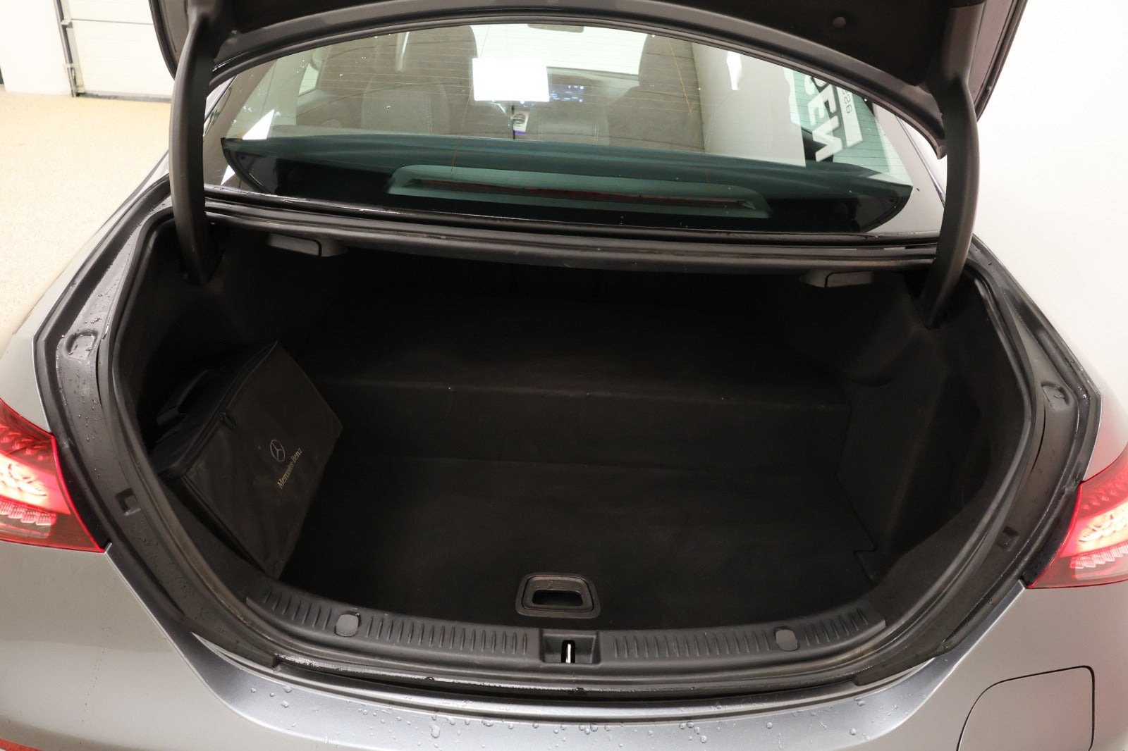 Grå Mercedes E300 de fra 2022