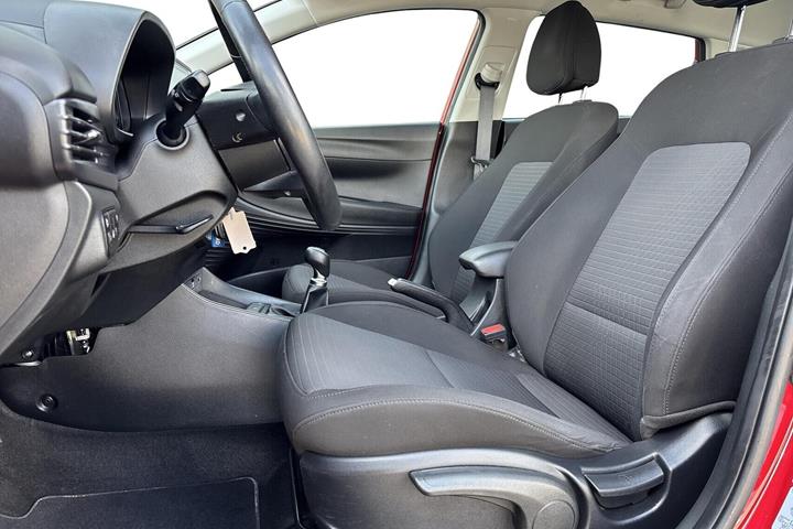 Rød Hyundai i20 fra 2022