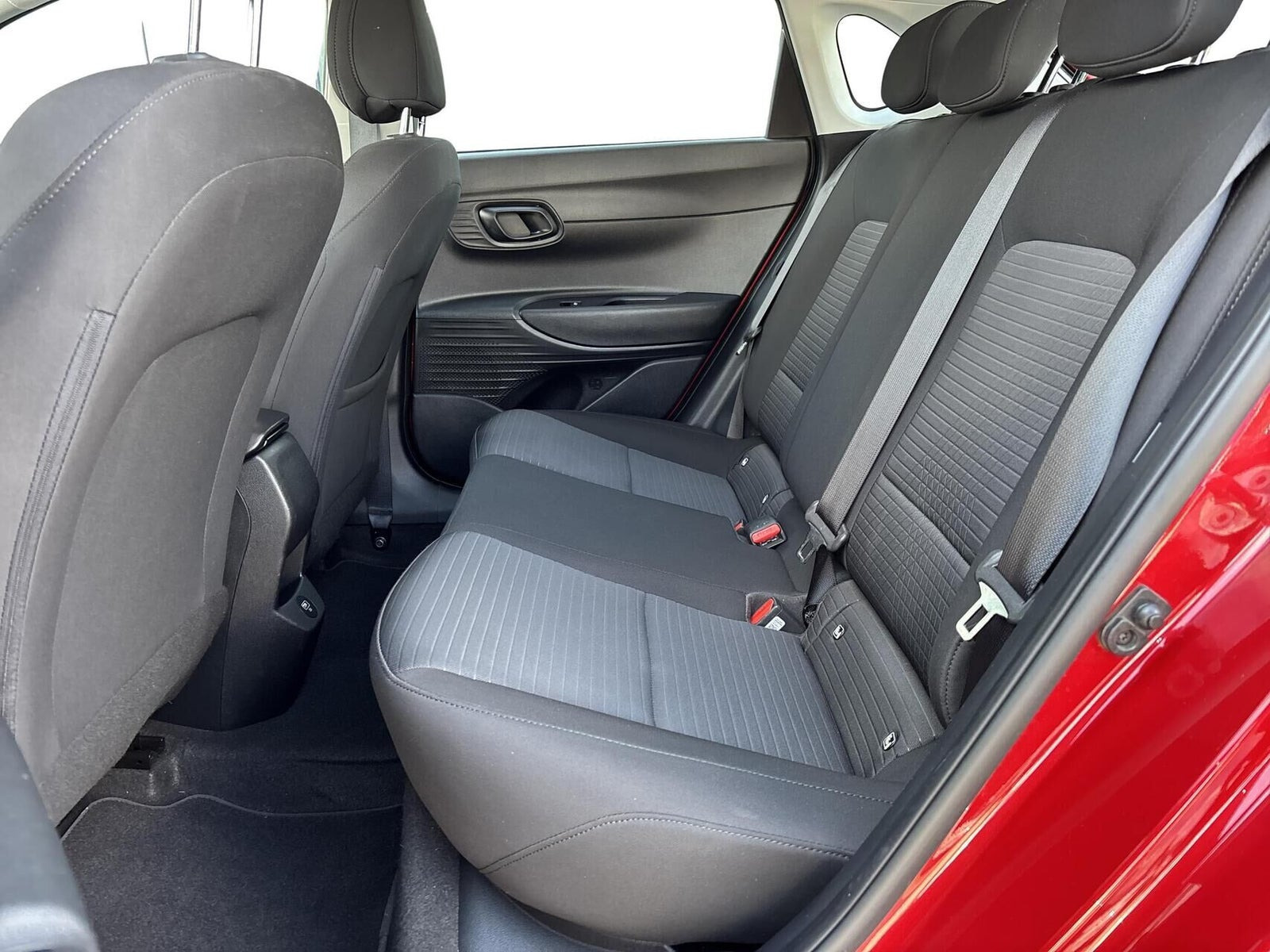 Rød Hyundai i20 fra 2022