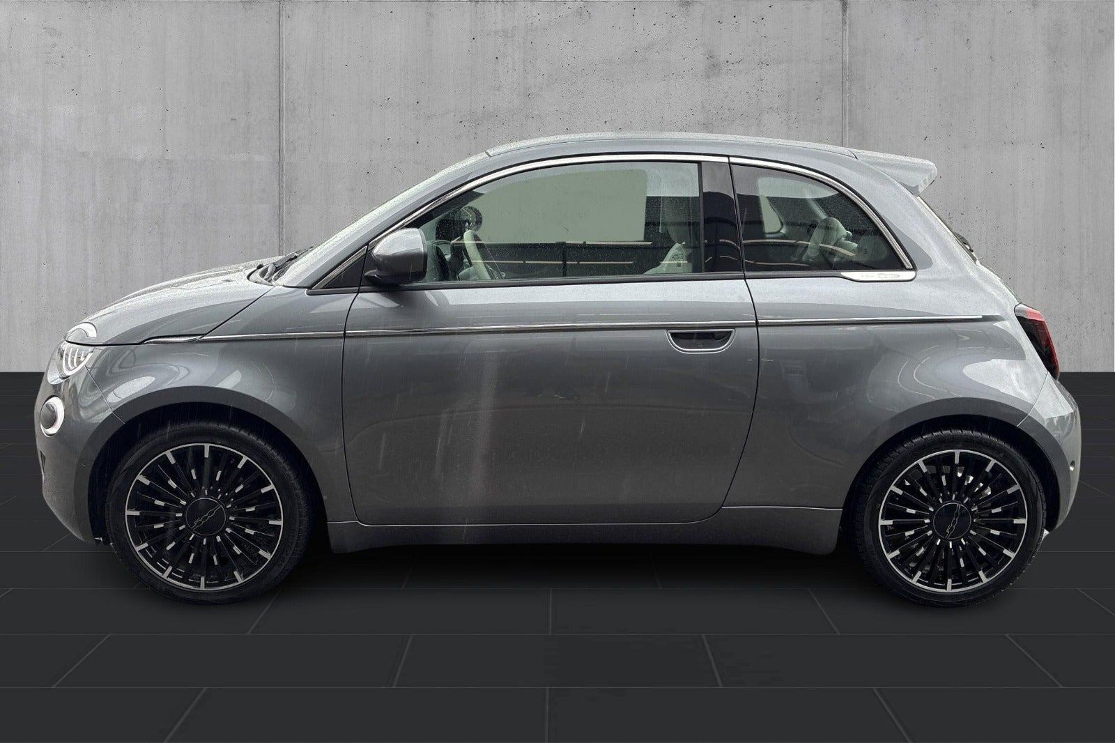 Sølv Fiat 500e fra 2023