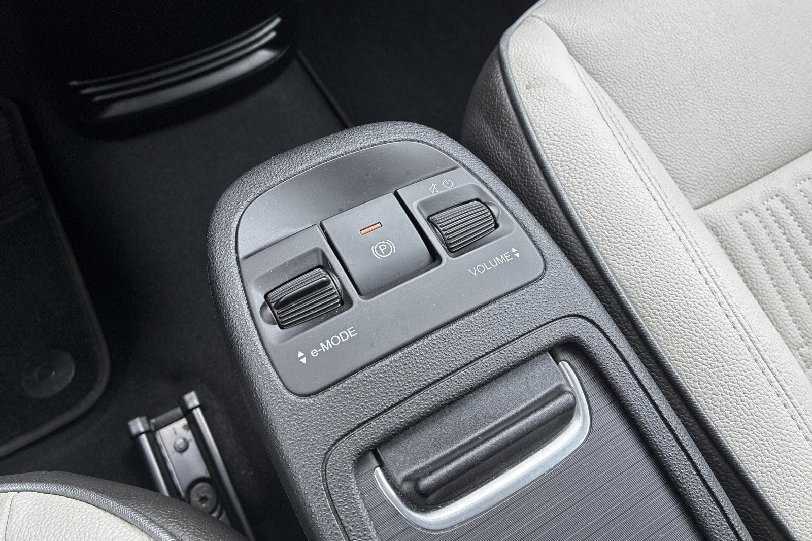 Sølv Fiat 500e fra 2023
