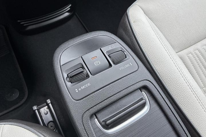 Sølv Fiat 500e fra 2023