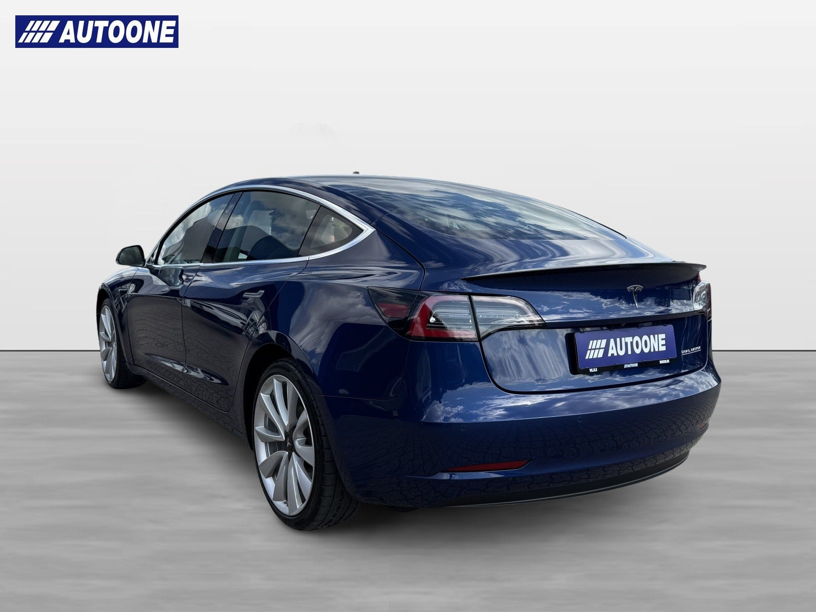 Blå Tesla Model 3 fra 2019