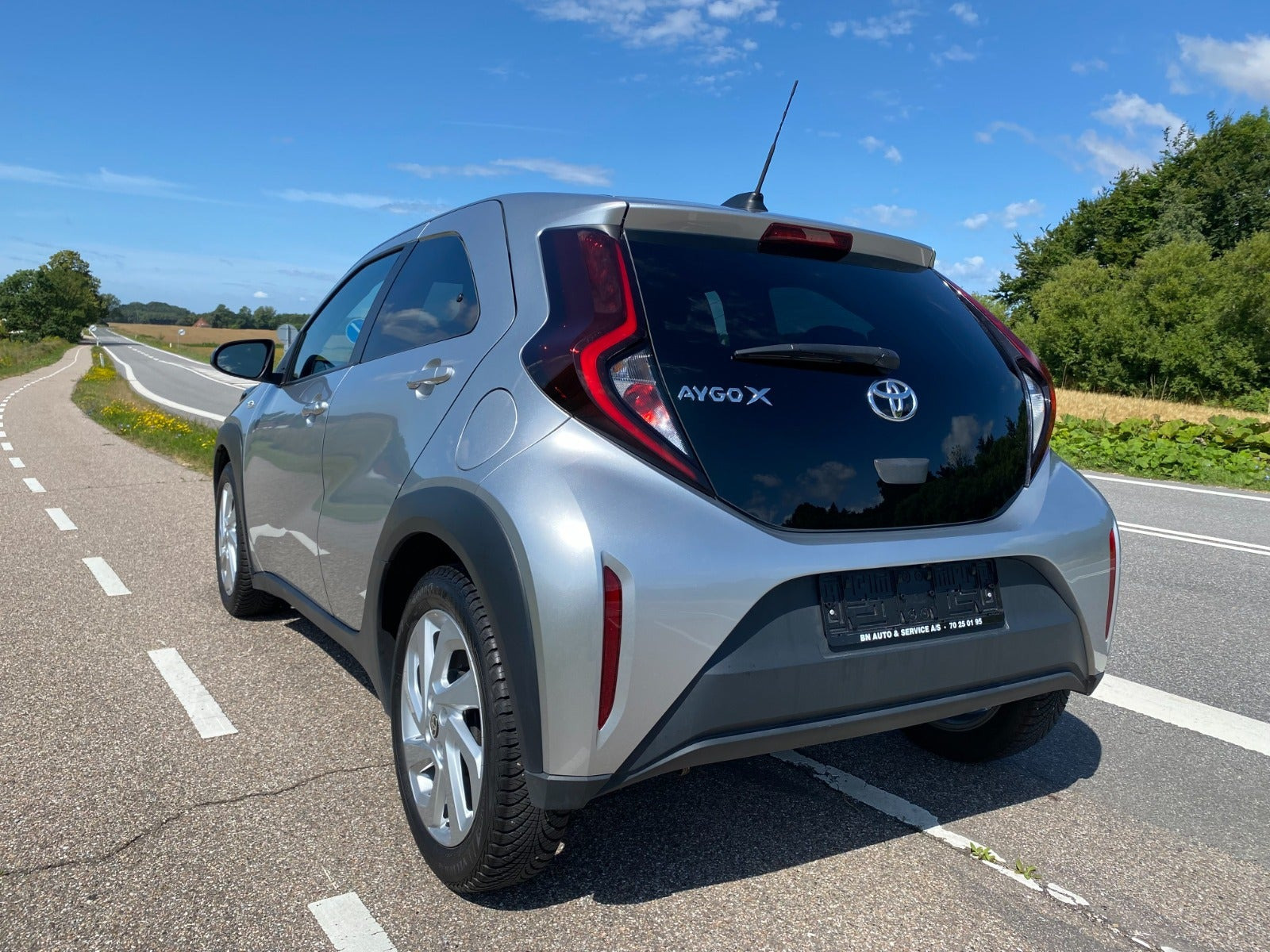 Sølv Toyota Aygo X fra 2022