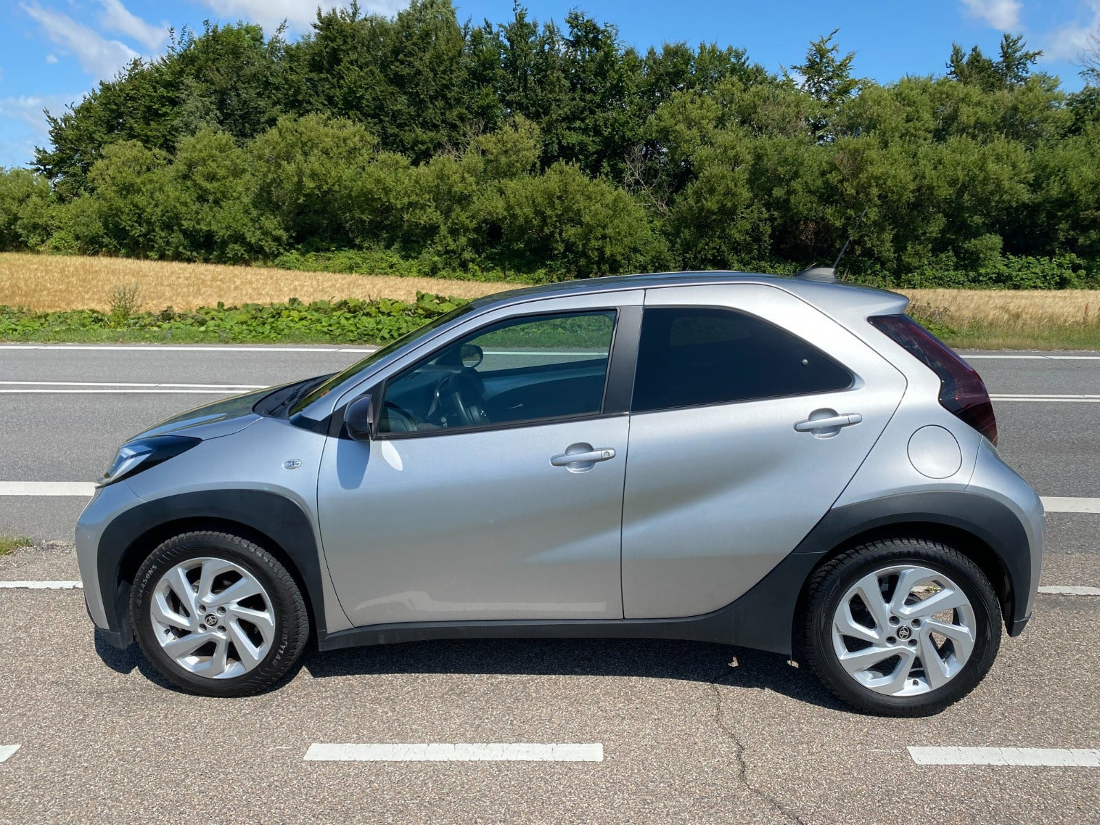 Sølv Toyota Aygo X fra 2022