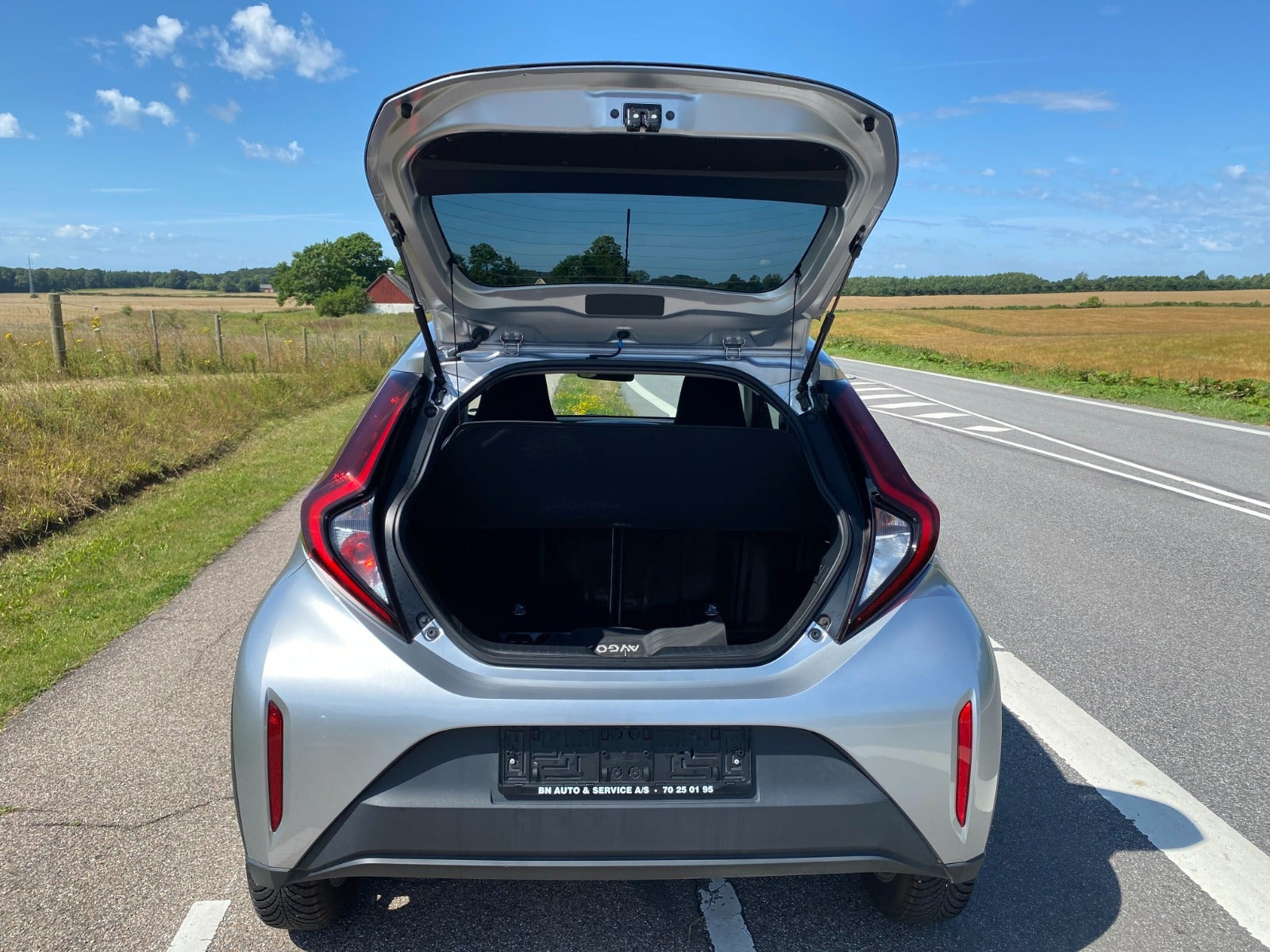 Sølv Toyota Aygo X fra 2022