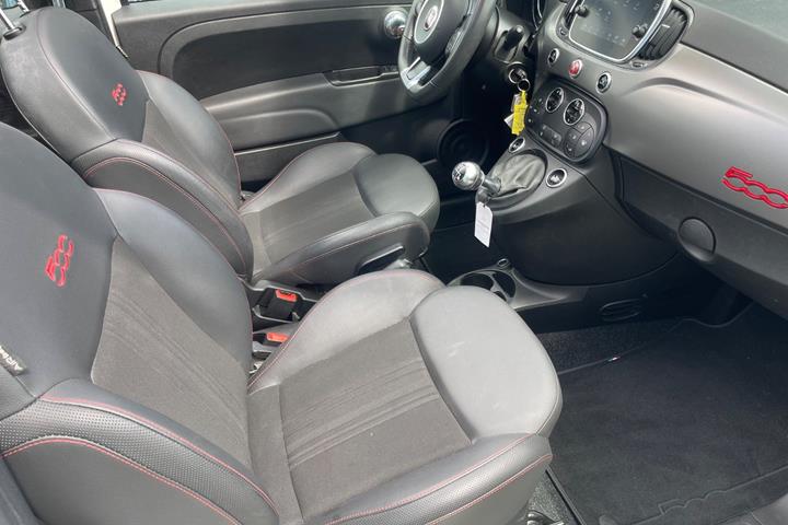 Hvid Fiat 500C fra 2021