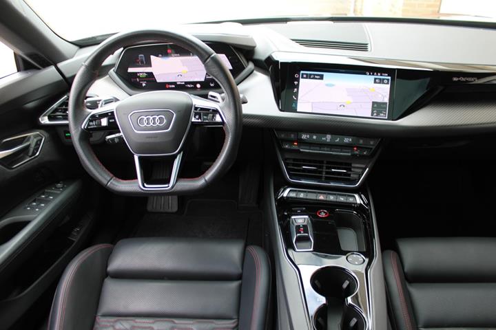 Grå Audi e-tron GT fra 2022