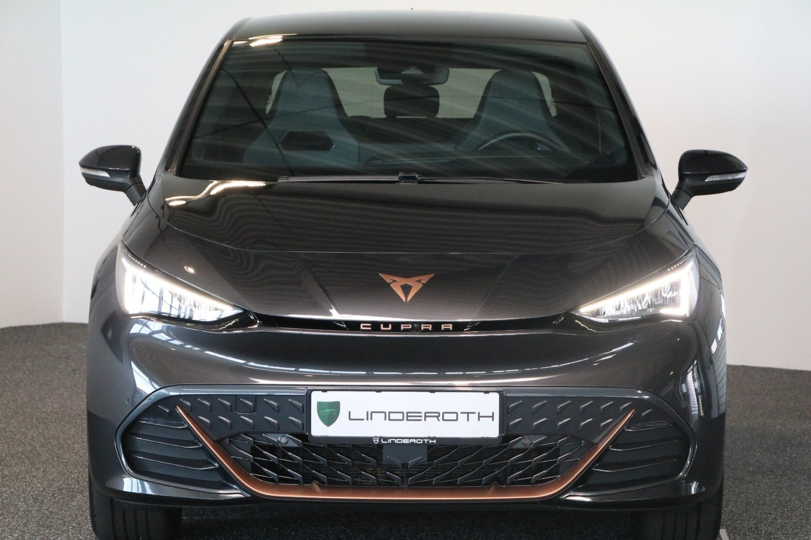 Grå Cupra Born fra 2023