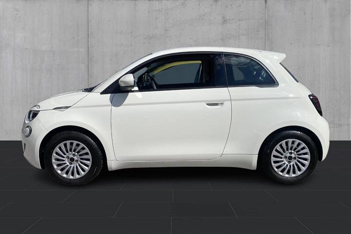 Hvid Fiat 500e fra 2023