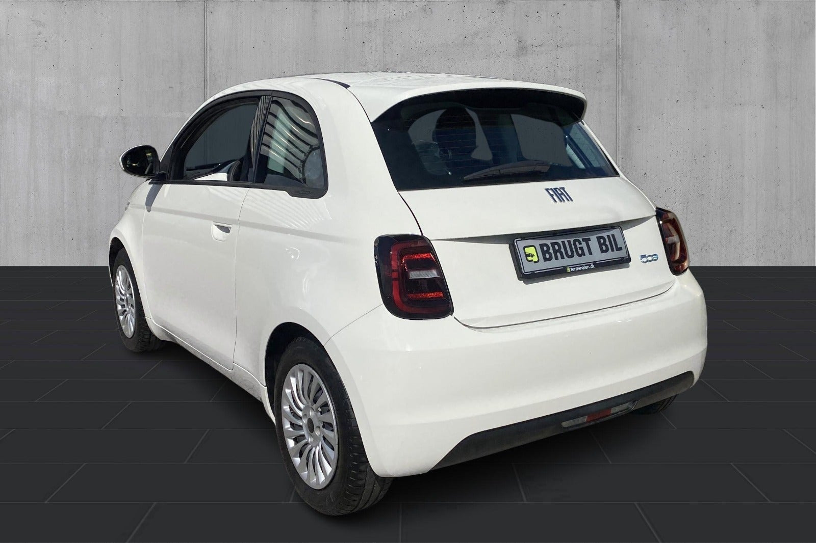 Hvid Fiat 500e fra 2023