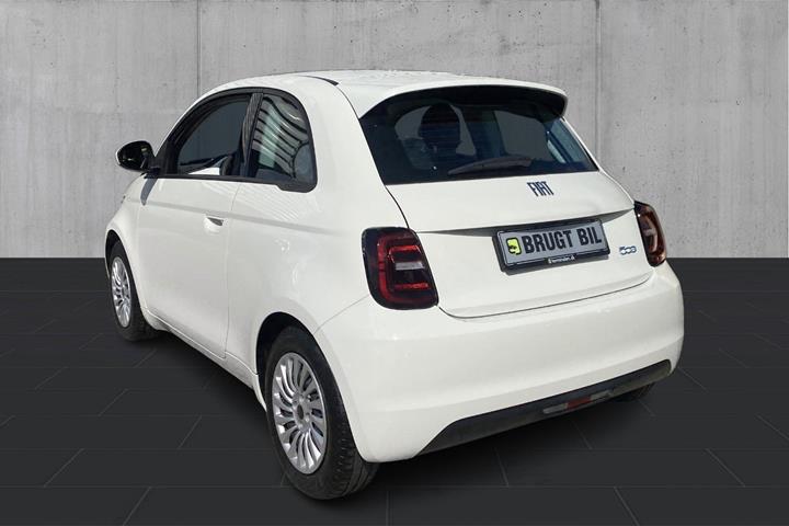 Hvid Fiat 500e fra 2023