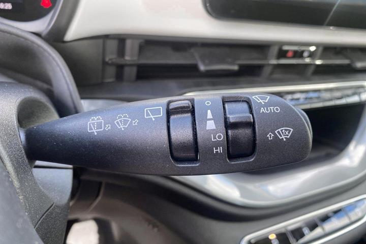 Hvid Fiat 500e fra 2023