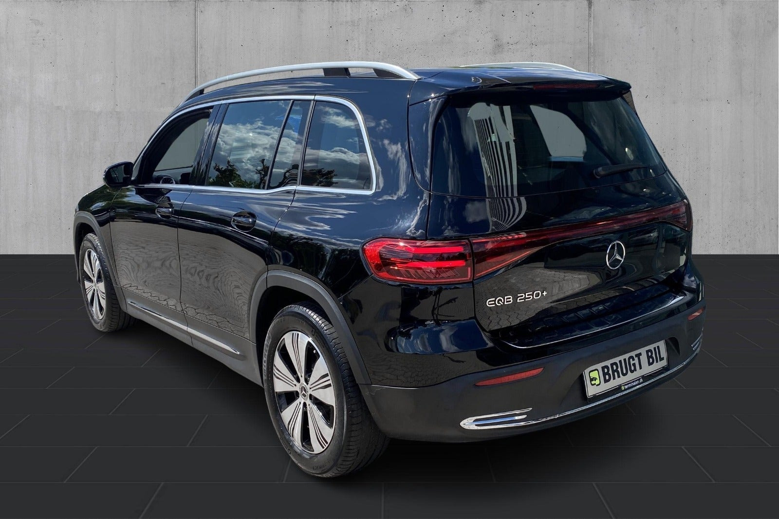 Sort Mercedes EQB250+ fra 2024