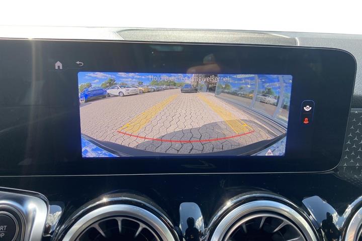Sort Mercedes EQB250+ fra 2024