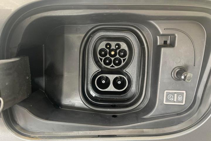 Grå Citroën ë-C4 X fra 2025