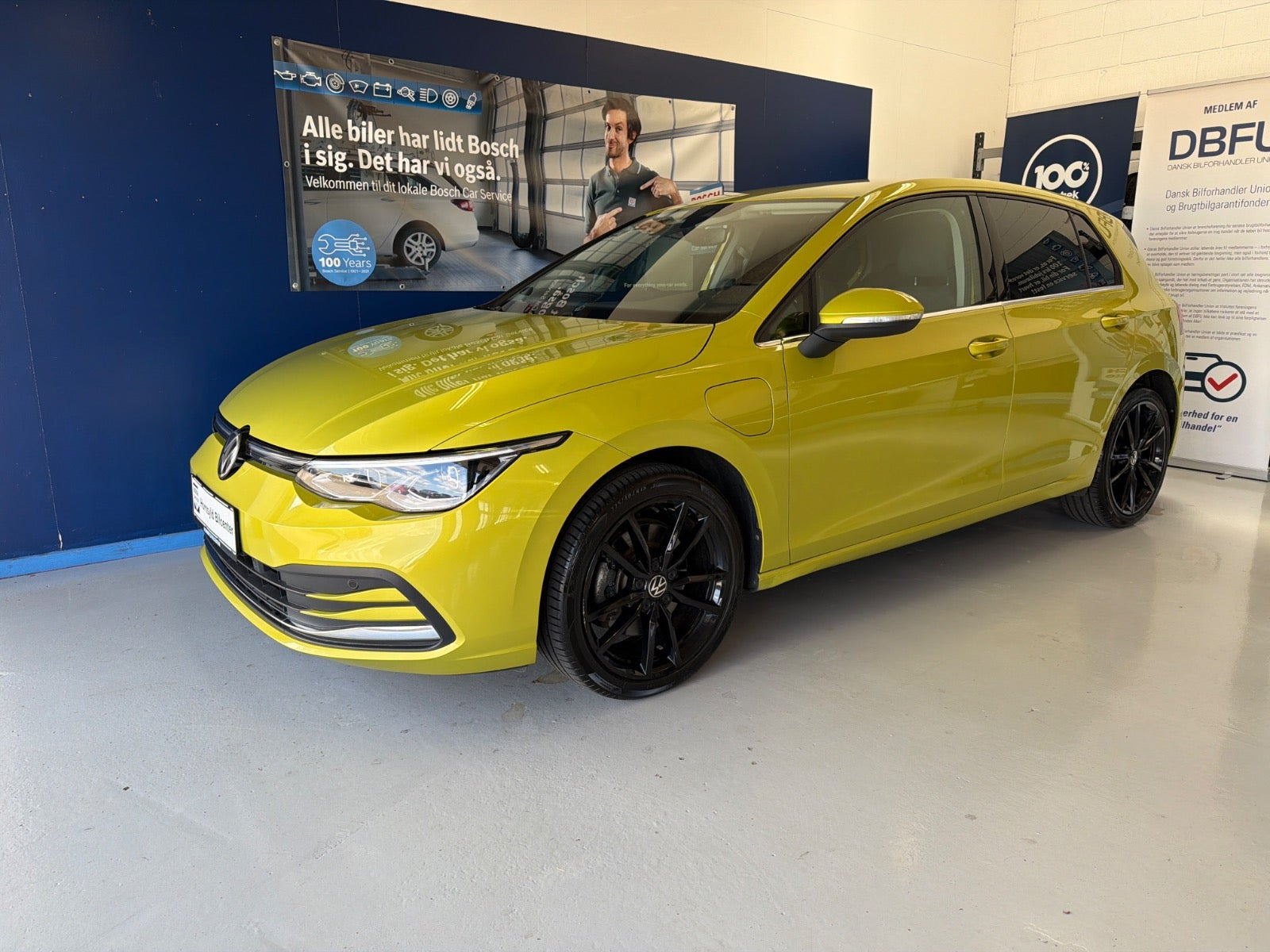 Gul VW Golf VIII fra 2021