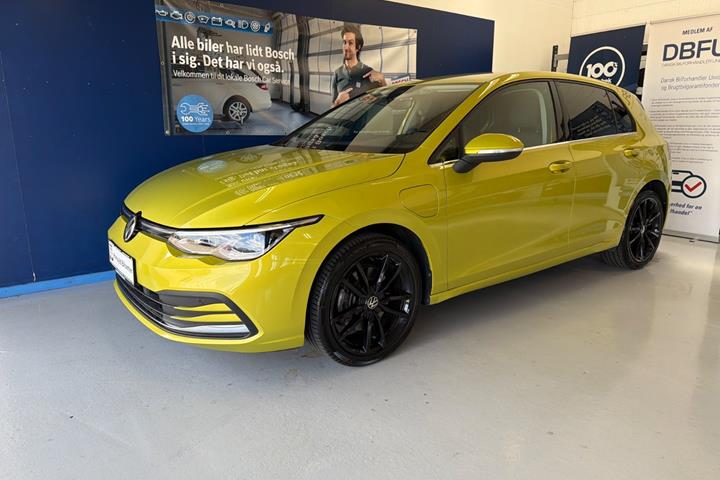 Gul VW Golf VIII fra 2021