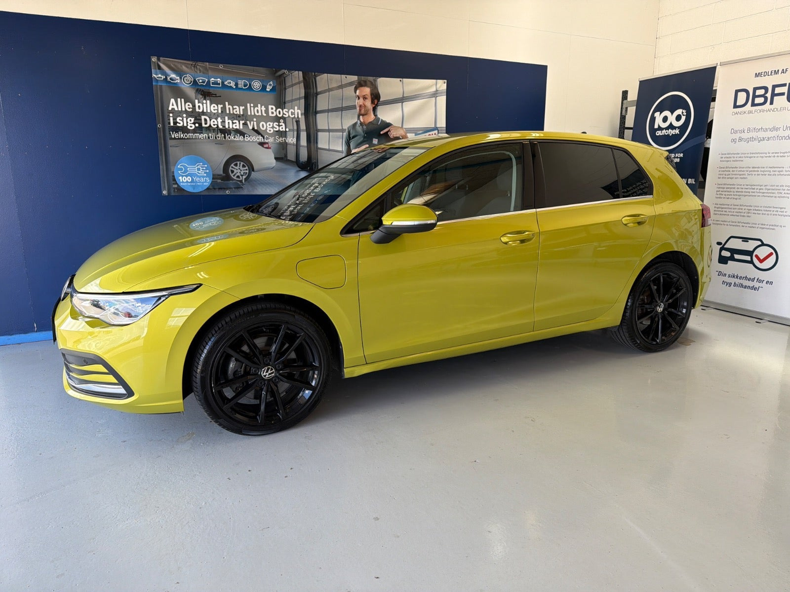 Gul VW Golf VIII fra 2021
