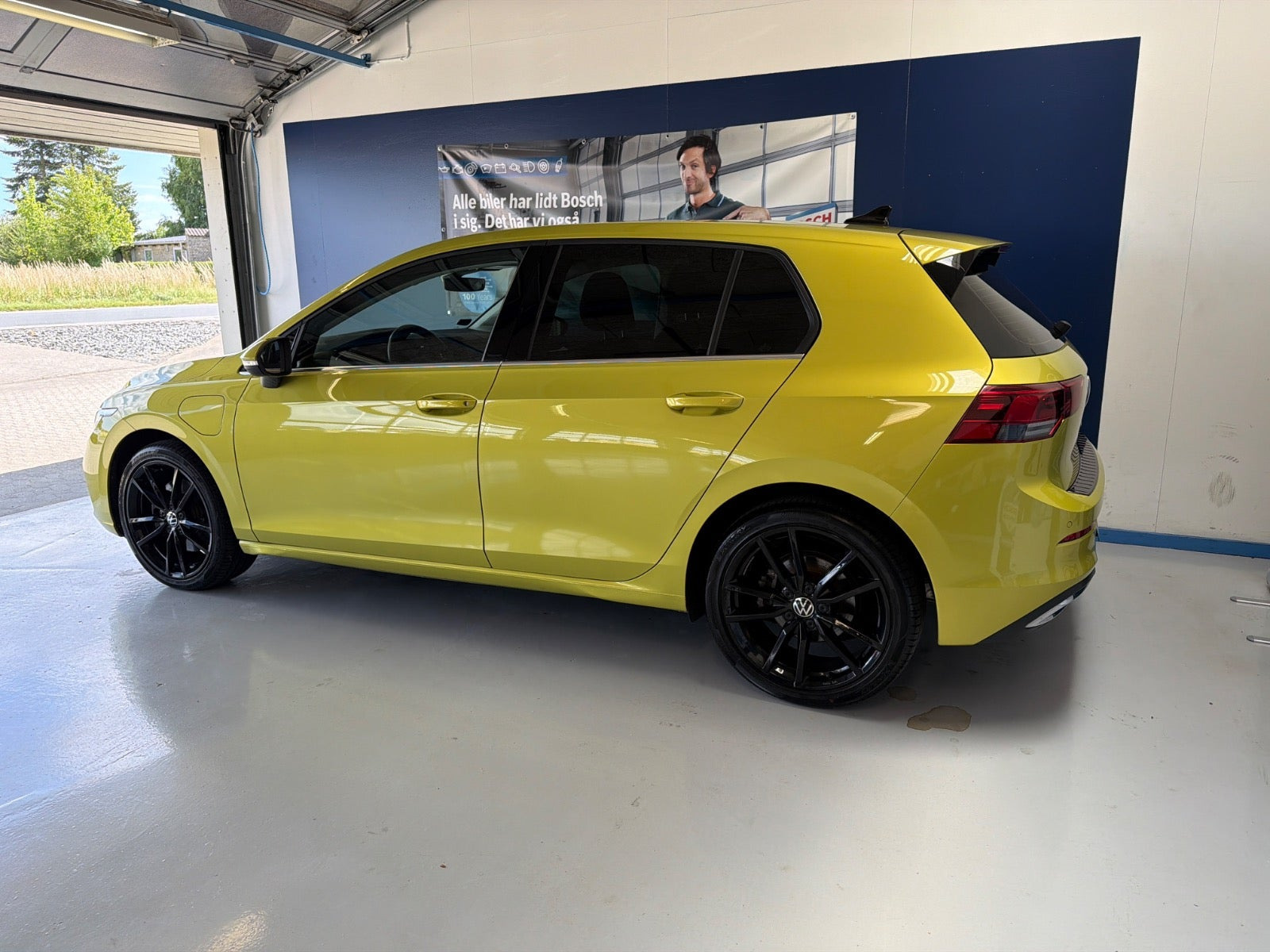 Gul VW Golf VIII fra 2021