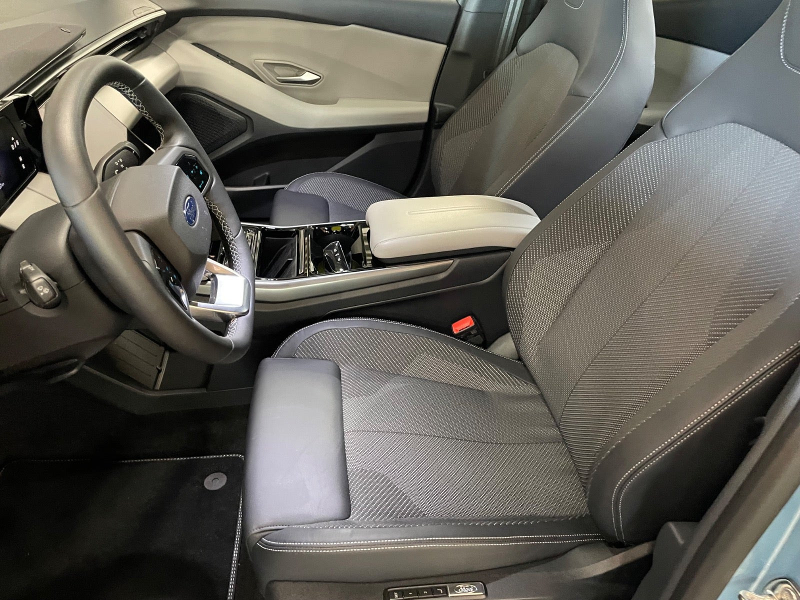 Blå Ford Explorer fra 2025