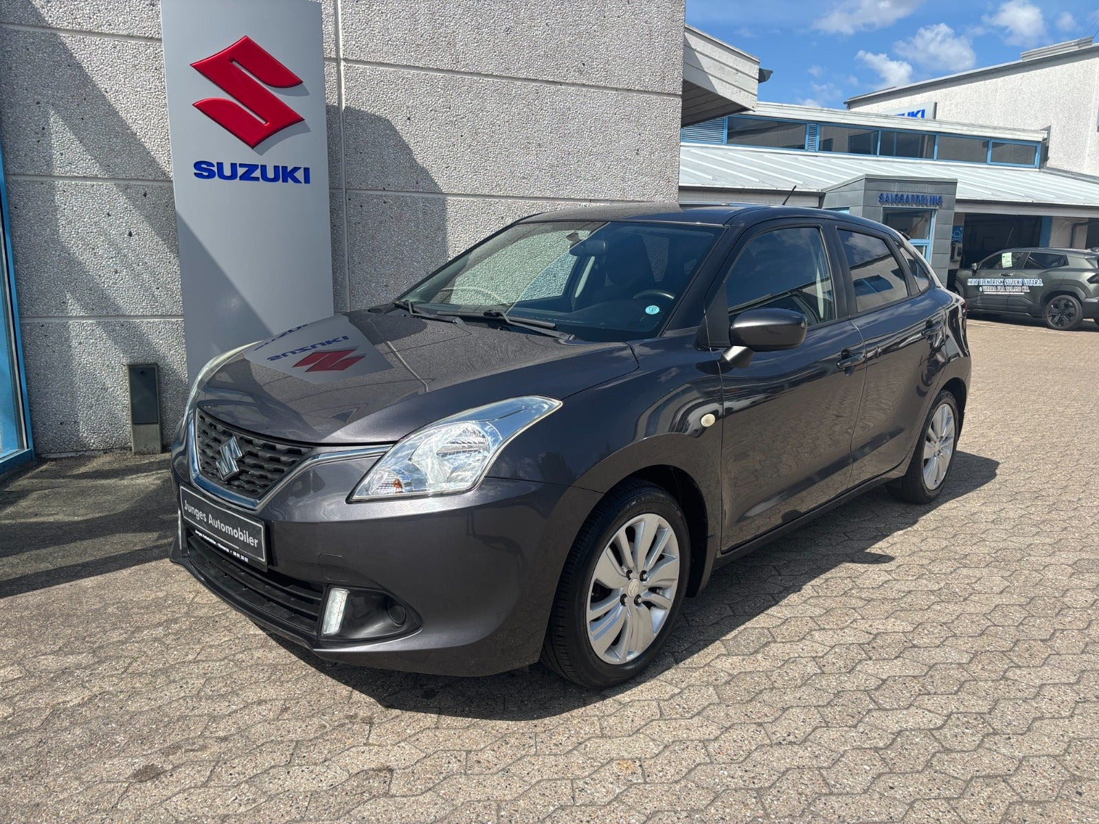 Grå Suzuki Baleno fra 2017