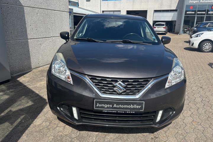 Grå Suzuki Baleno fra 2017