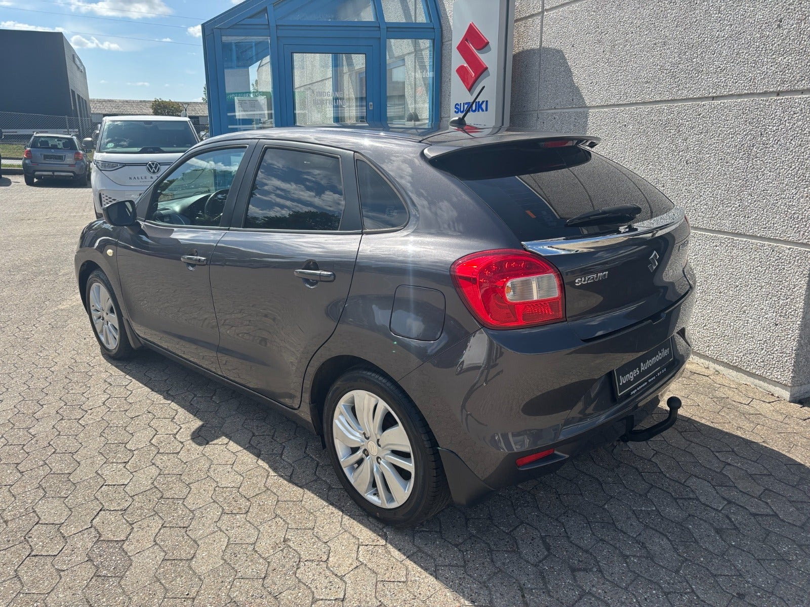Grå Suzuki Baleno fra 2017
