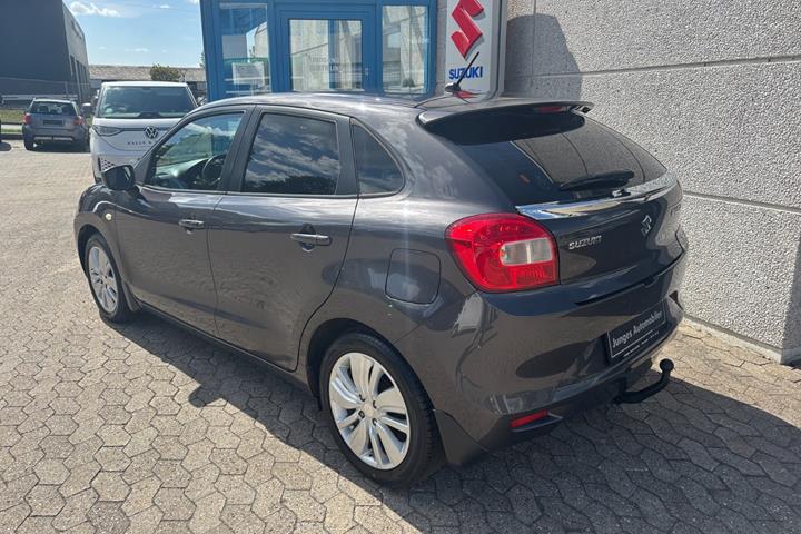 Grå Suzuki Baleno fra 2017