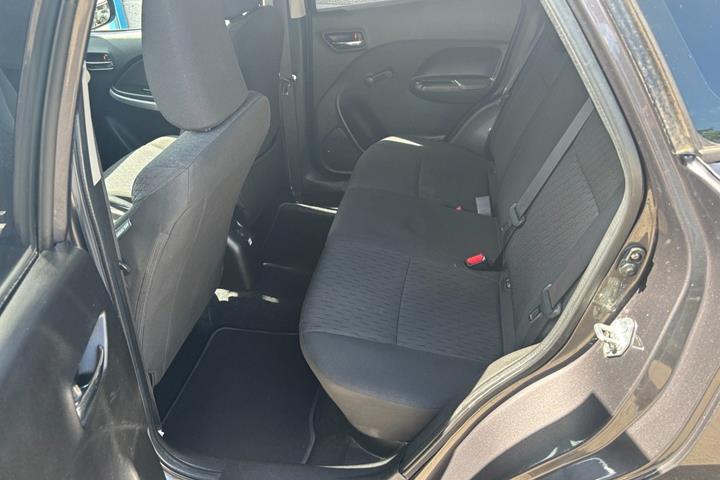 Grå Suzuki Baleno fra 2017