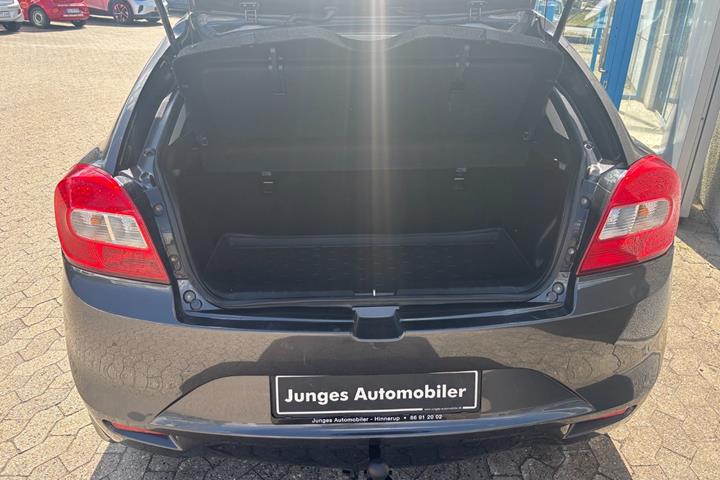 Grå Suzuki Baleno fra 2017