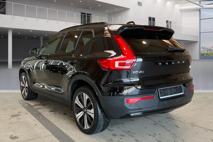 Sort Volvo XC40 fra 2023