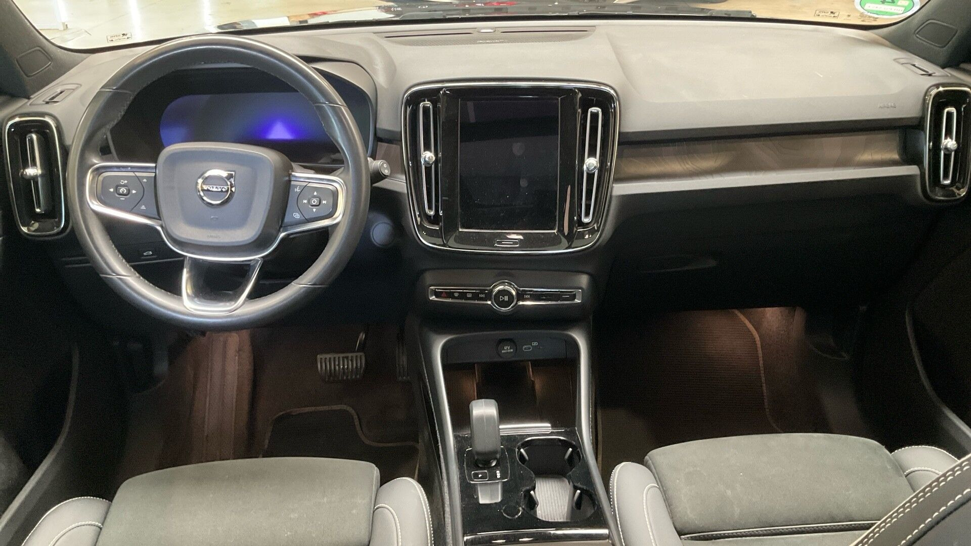 Sort Volvo XC40 fra 2023