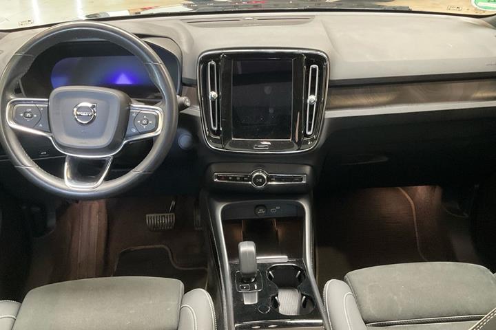 Sort Volvo XC40 fra 2023