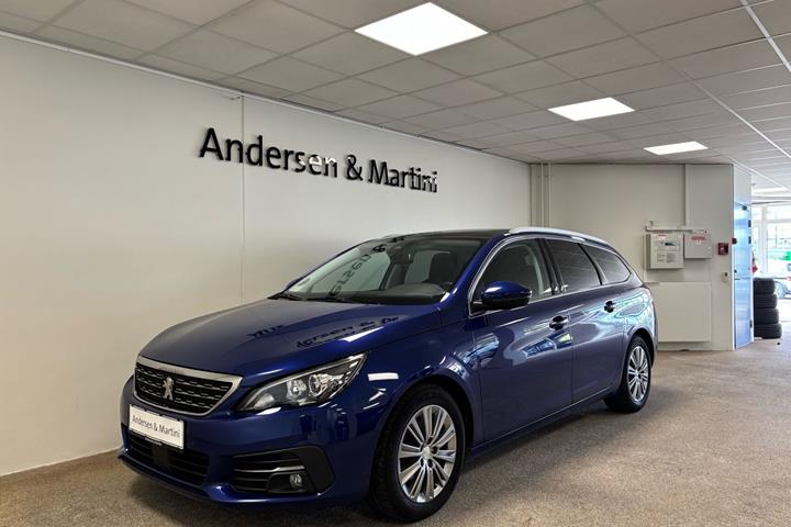 Blå Peugeot 308 fra 2020