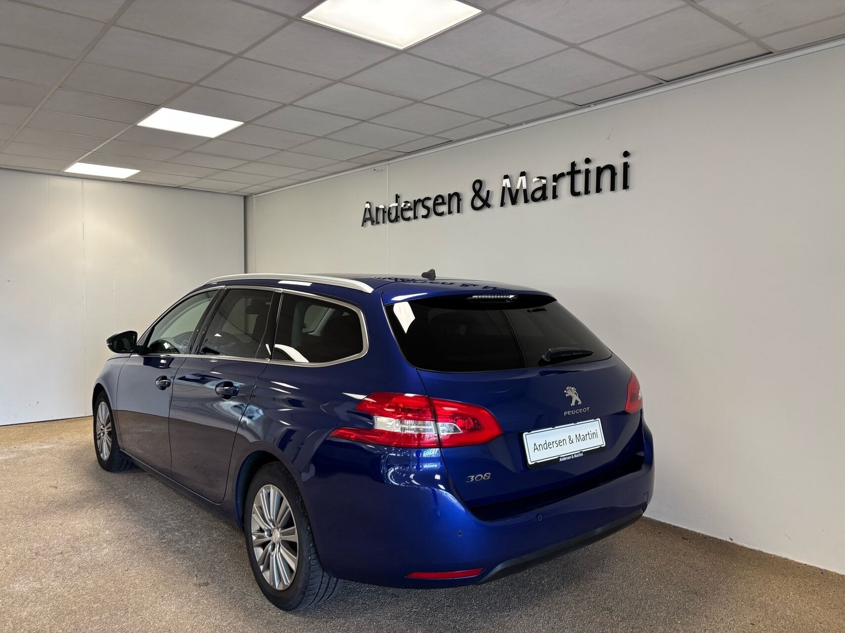 Blå Peugeot 308 fra 2020