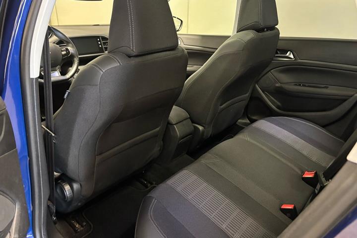 Blå Peugeot 308 fra 2020