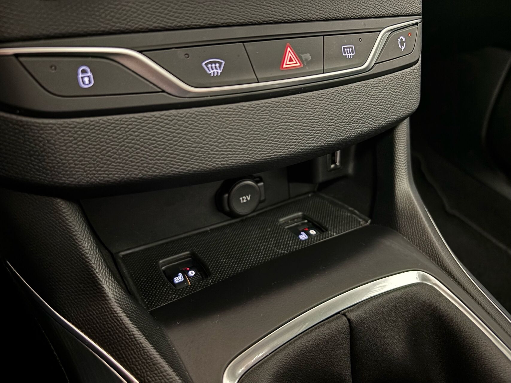 Blå Peugeot 308 fra 2020