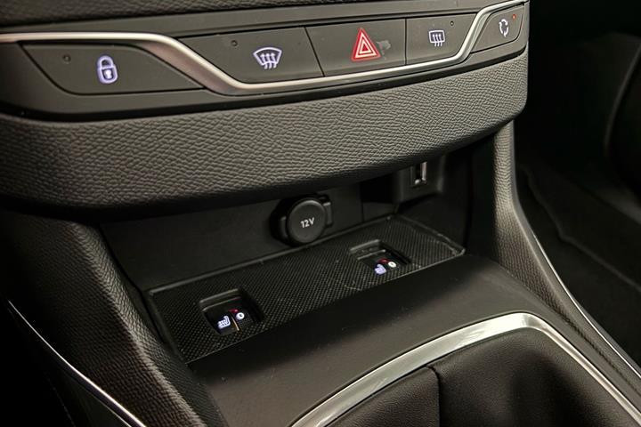 Blå Peugeot 308 fra 2020