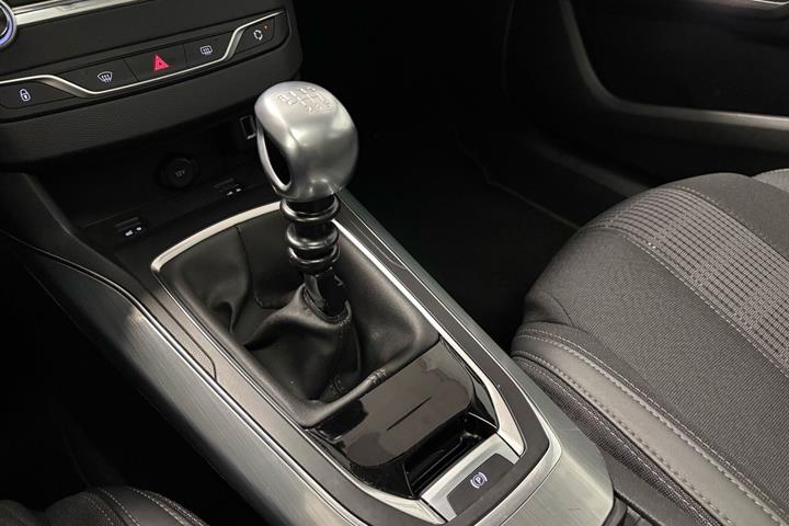 Blå Peugeot 308 fra 2020