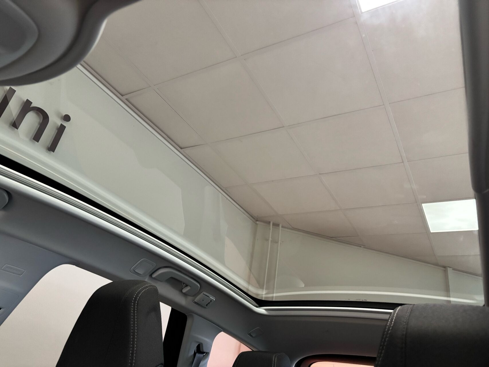 Blå Peugeot 308 fra 2020