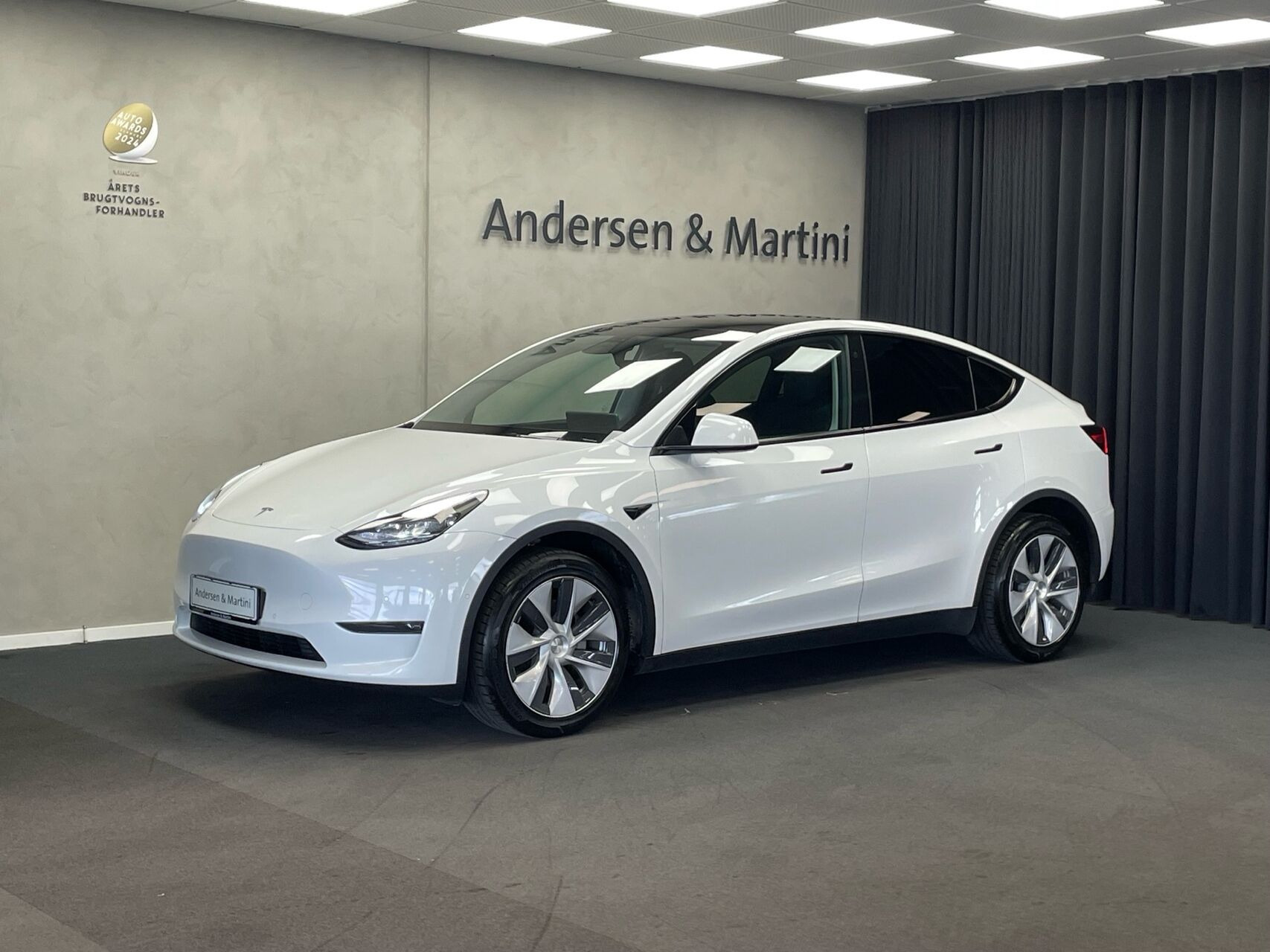 Tesla Model Y EL Long Range AWD 514HK 5d Aut.