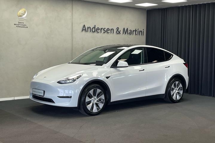 Hvid Tesla Model Y fra 2022
