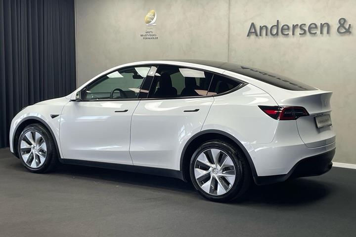 Hvid Tesla Model Y fra 2022