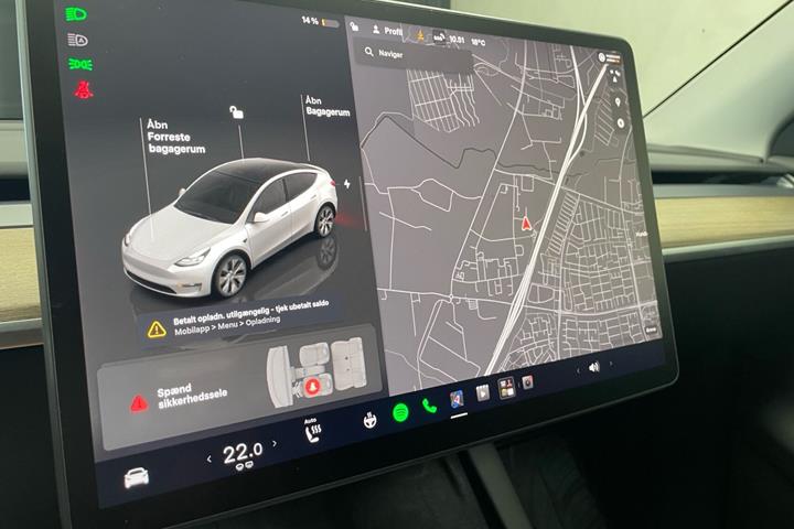 Hvid Tesla Model Y fra 2022