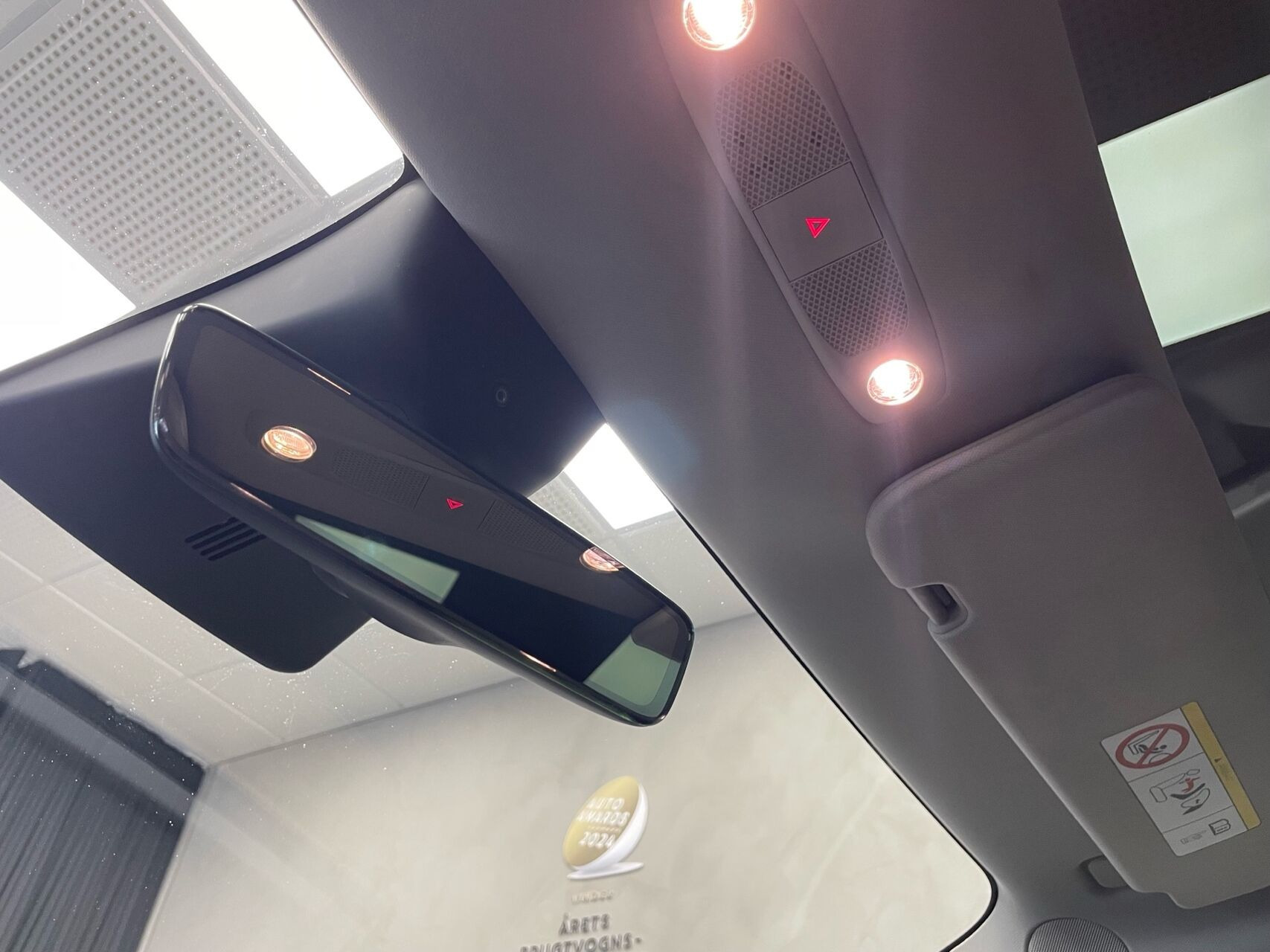 Hvid Tesla Model Y fra 2022