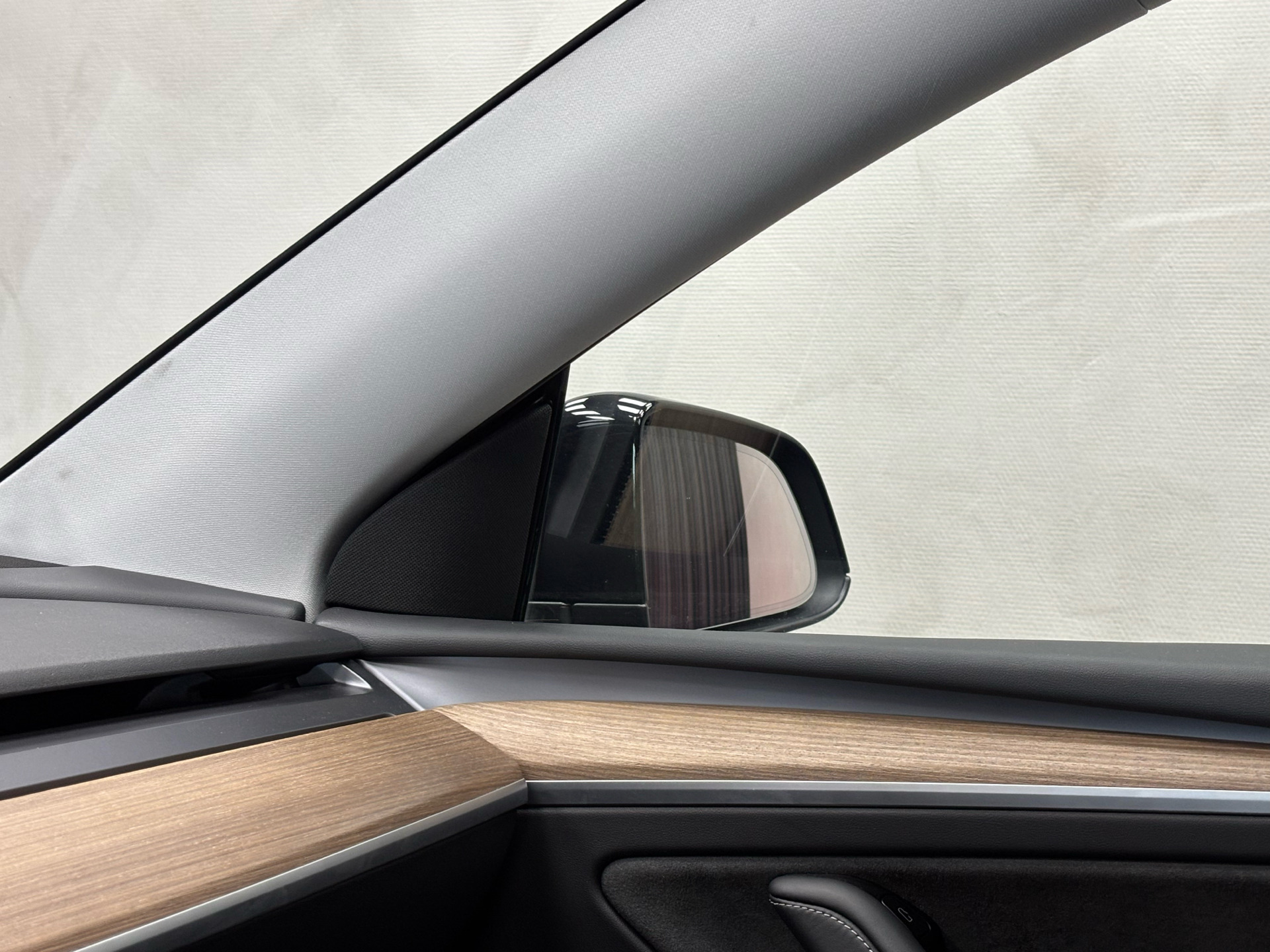 Sort Tesla Model Y fra 2022