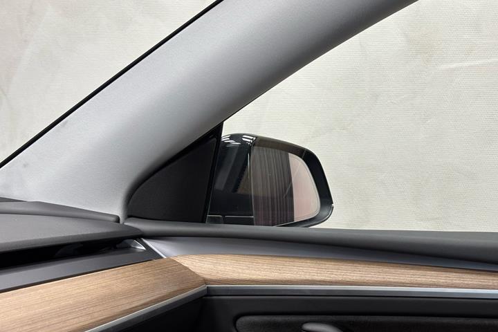 Sort Tesla Model Y fra 2022
