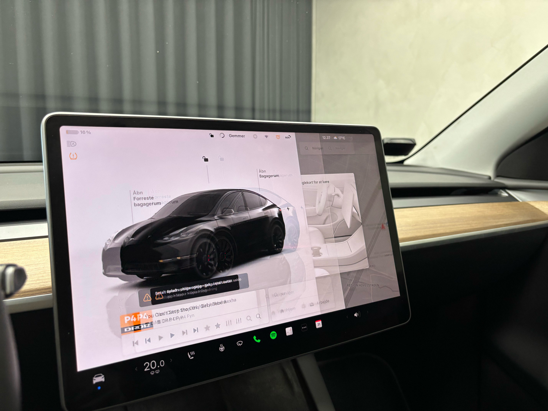 Sort Tesla Model Y fra 2022